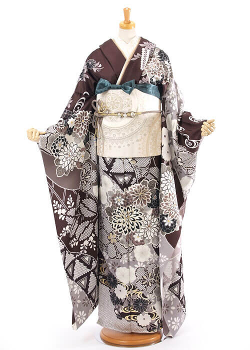 《振袖・成人式》新作振袖＆パンフレット入荷！モダン×古典柄紹介